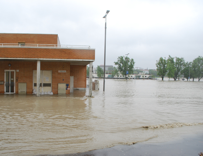 Datei:Urfahrmarktgelände Hochwasser.jpg