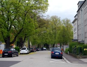 Edlbacherstraße, Blick Richtung Osten, links der Andreas-Hofer-Platz