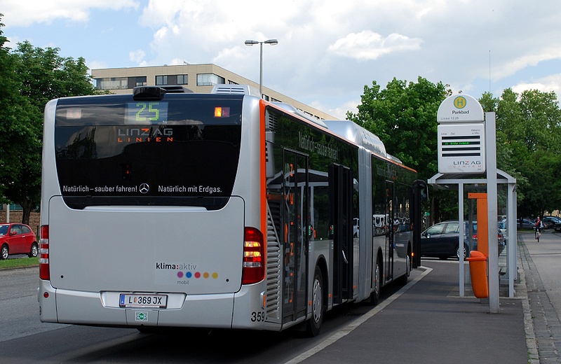 Datei:Haltestelle Parkbad Bus Linie 25.jpg
