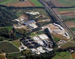 Luftbild der Regionalkläranlage Asten, Blick Richtung Südosten
