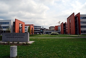 Der Neuromed-Campus, die ehemalige Landesnervenklinik Wagner-Jauregg