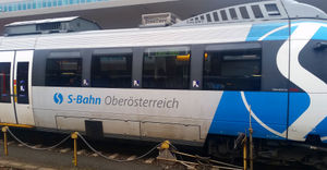 Wagen der S-Bahn Oberösterreich im Linzer Hauptbahnhof