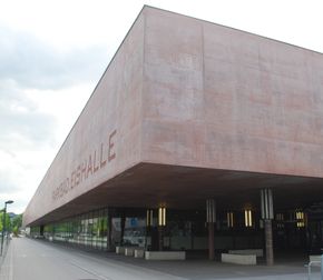 Donaupark-Eishalle, auch "Parkbad-Eishalle"
