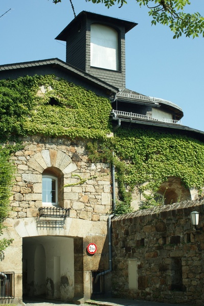 Datei:Pöstlingberg, Turm VI, das Eingangstor - Bild von Otmar Helmlinger.jpg
