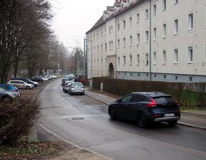 Hauserstraße, Blick Richtung Osten zur Leonfeldner Straße