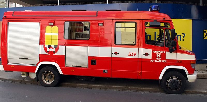 Datei:Feuerwehr Atemschutzfahrzeug.jpg