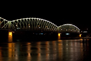 Eisenbahnbrücke bei Nacht © Markus Löberbauer