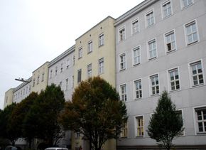 Schulgebäude der HTL1, an der Südtirolerstraße