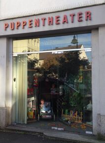 Auslage des Linzer Puppentheaters an der Langgasse