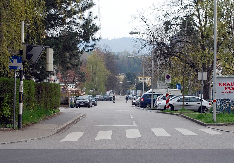 Datei:Aubrunnerweg von Altenberger Straße.jpg