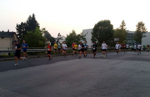 Läufer auf der Leondinger Straße im Rahmen des WKO-Businesslaufs