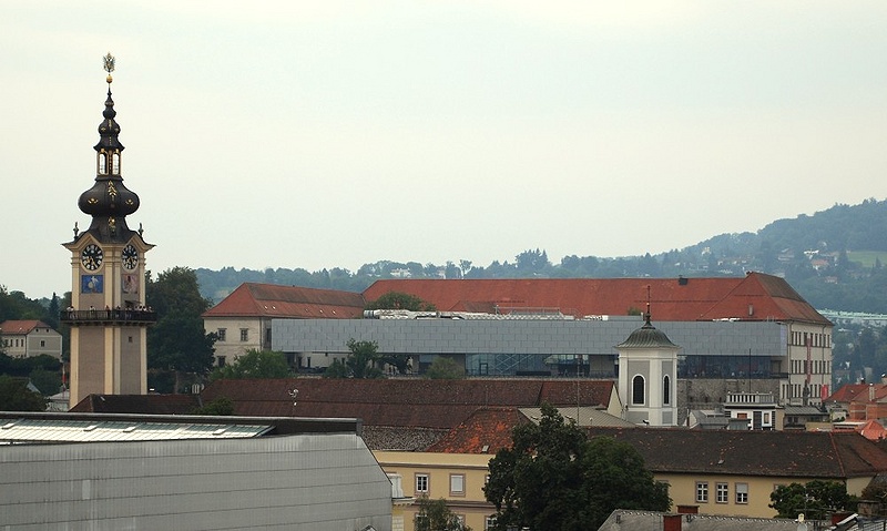 Datei:Schloss Südflügel und Landhausturm.jpg