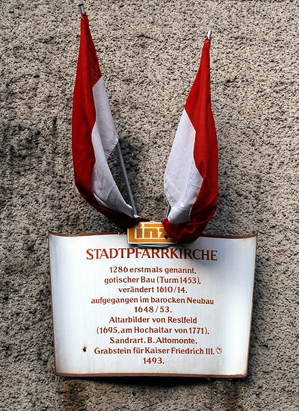 Datei:Stadtpfarrkirche Denkmaltafel.jpg