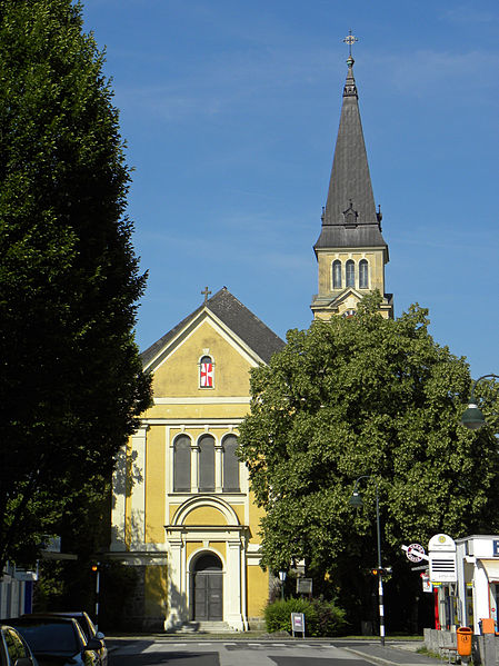 Datei:Linz-Kleinmünchen - Pfarrkirche hll Josef und Quirinus.jpg