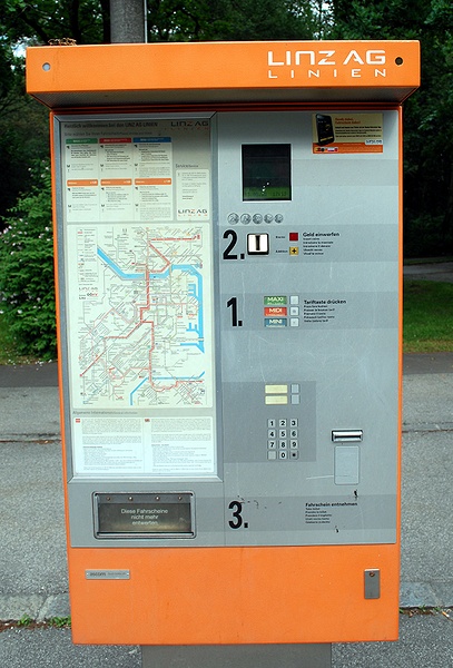 Datei:Linz AG Fahrscheinautomat 2000er.jpg