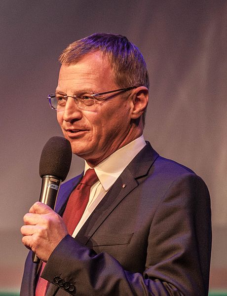 Datei:2015 Crossing Europe 2015 - Opening Ceremony -- Thomas Stelzer (Representative of the Upper Austrian Parliament) (17221217406) (cropped).jpg