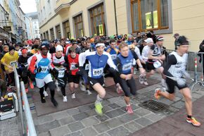 Der Massenstart zum Linzer Silvesterlauf (TriRun Linz)
