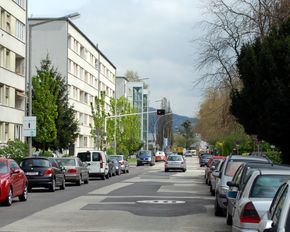 Poschacherstraße, Blick vom Bulgariplatz Richtung Osten