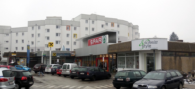 Datei:Einkaufszentrum in Gründberg.jpg