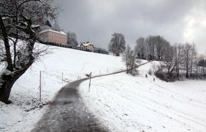 An der Mayrwiesen im Winter, Blick vom Kreuzweg Richtung Norden