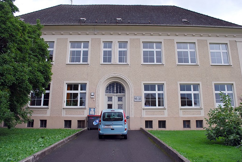 Datei:Volksschule 32 Keferfeldschule.jpg