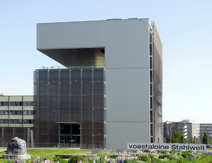 Das Gebäude der Voestalpine-Stahlwelt