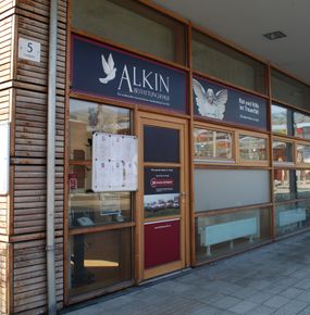 Bestattungsunternehmen Alkin, ehemalige Filiale am Lunaplatz, Solar City