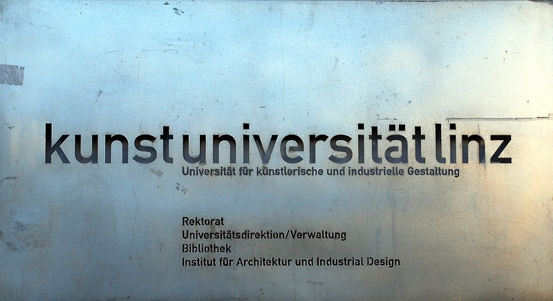 Datei:Kunstuniversität Infotafel.jpg