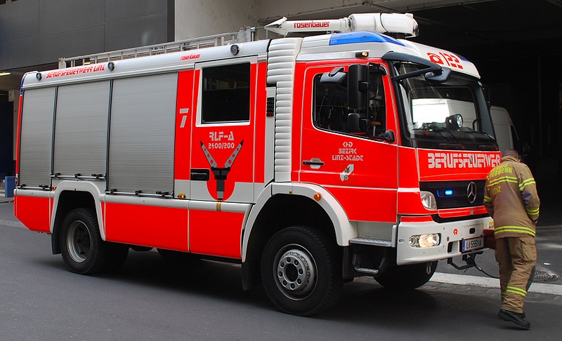 Datei:Feuerwehr Rüstlöschfahrzeug.jpg