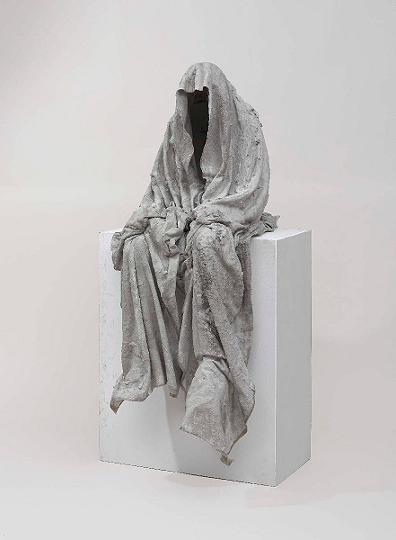 Datei:Neumeister auctions contemporary art sculpture timeguards waechter manfred kielnhofer.jpg