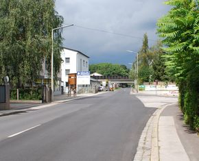 Die Wegscheider Straße, Blick Richtung Nordwesten zu der Unterführung unter der Pyhrnbahn